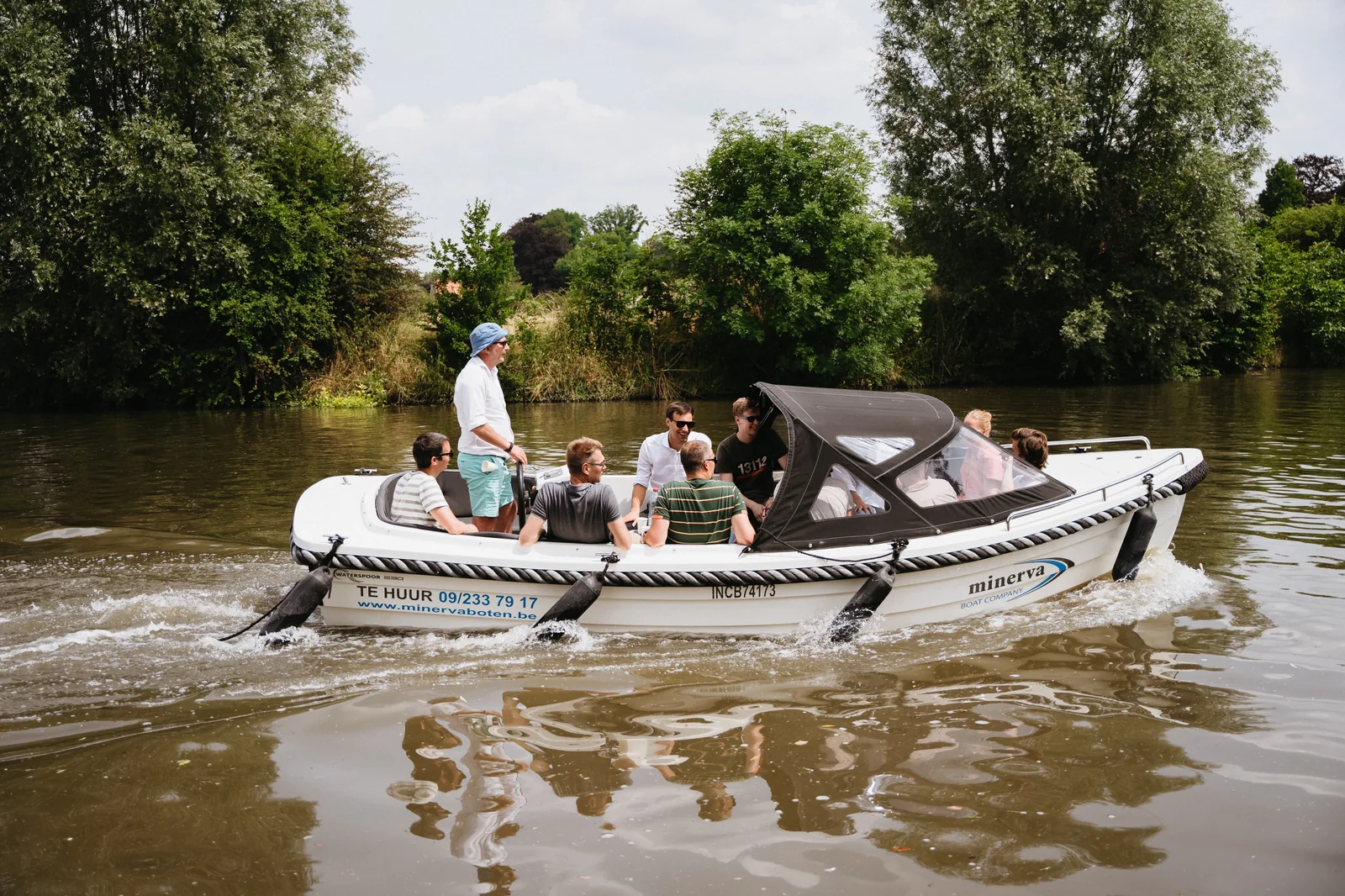 EvoPlus & THEA team op de boot tijdens teambuilding in Gent